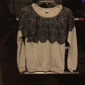Lacey light grey sweatshirt